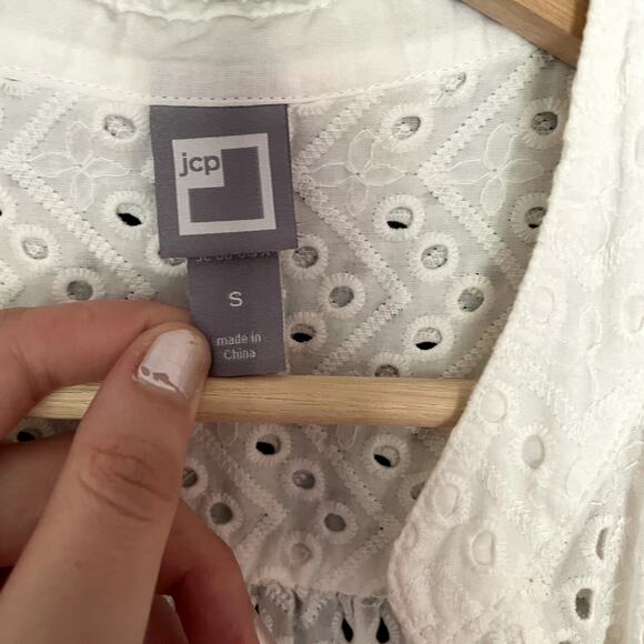 JCPenney white eyelet sleeveless button front top women's size S cotton - Picture 3 of 6